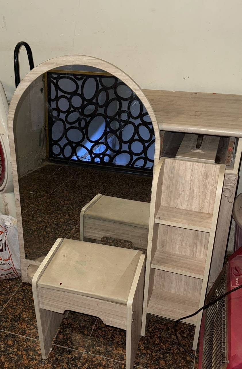 ميز طعام نظيف جدا جدا مع كنتور ٣ بيبان مع ميز مرايا نظيفات


**إذا كنت صاحب هذا الإعلان وتريد حذفه لأي سبب، رجاءا أرسل رسالة إلى الدعم الفني**