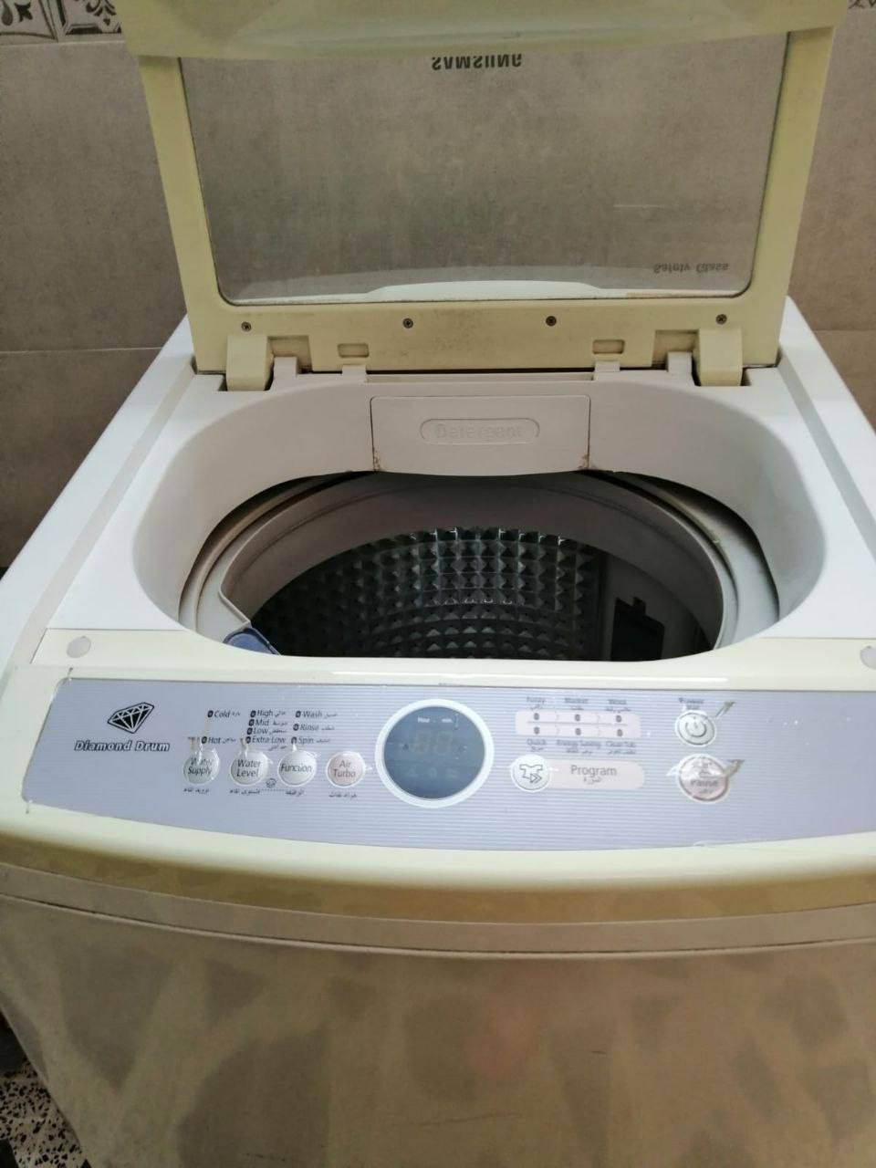 السلام عليكم.غسالة سامسونك اوتوماتيك 12 كيلو باب اول شغالة ومابيها اي عطل ونظيفة حييل.السعر 250 وبيها مجال.مكاني الزعفرانية***********
