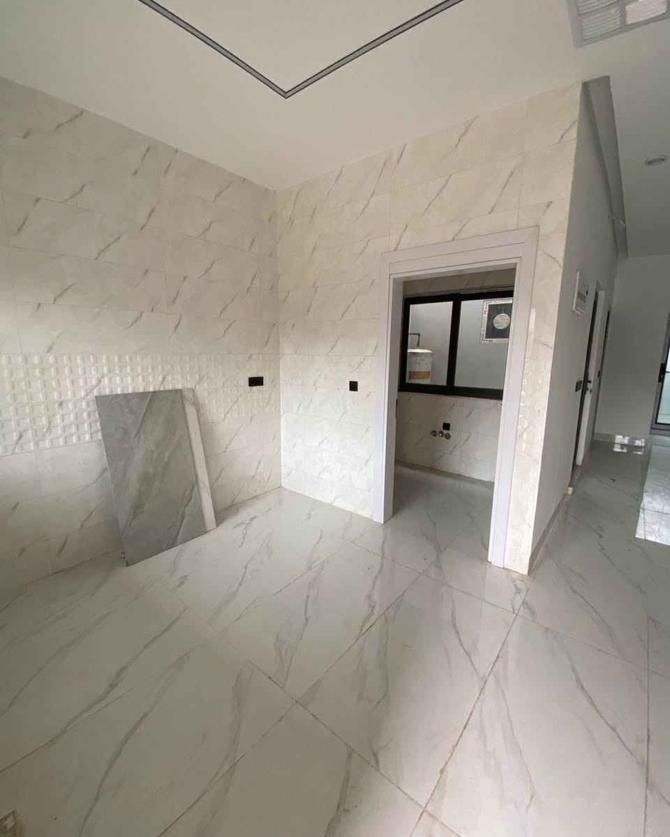 🏠دارصفر بناء حديث
   موقع مميز للبيع
~~~~~~~~~~~
البيت فول فول
نظام دكت سقف مغربي
شبابيك المنيوم دبل جام
~~~~~~~~~~~
طابو ملك صرف✏️📋
~~~~~~~~~~~
📐المساحه:دار 135م
📐الواجهة :-8م
~~~~~~~~~~~
📍الموقع :-حي الواسطي 
قوب مول هدايت2
~~~~~~~~~~~
💸السعر :علق تم يوصل السعر
~~~~~~~~~~~
يحتوي الطابق الاول على:-
كراج +مطبخ حار +مطبخ بارد
استقبال غرفتين نوم +صحيات
~~~~~~~~~~~
يحتوي الطابق الثاني على:-
هول +صحيات + غرفتين نوم
~~~~~~~~~~~
للاستفسار اكثر الاتصال على
***********📱
~~~~~~~~~~~
نستقبل جميع العروض 
🏠السكنيه  🏛️التجاريه
