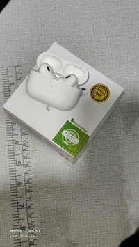 ايربود صوت فول شحن فول يشتغل علا جميع  الاجهزة ماعرف بيهن اجاني هديه و...