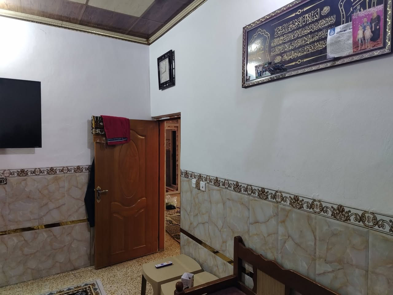 دار للبيع بناء حديث 2019 طابو صرف مساحة240 م مكانه حي الجهاد اول فرع بالقرب من الشارع الجديد واجهة البيت 12 م الطول 20 م يتكون من مطبخ 4×5 سيراميك + (استقبال 5×8 تغليف سيراميك ) +(2 غرف نوم 4×5 تغليف ايزار سيراميك) +(صالة5×8 درج فر) صحيات خارجية +مطبخ حراري+ سطح اشتاكير جديد + ترك خلفي مع جانبي خطوط كهرباء 3 خطوط ماء 2 + بير ماء حلو للاستفسار على الرقم ***********
