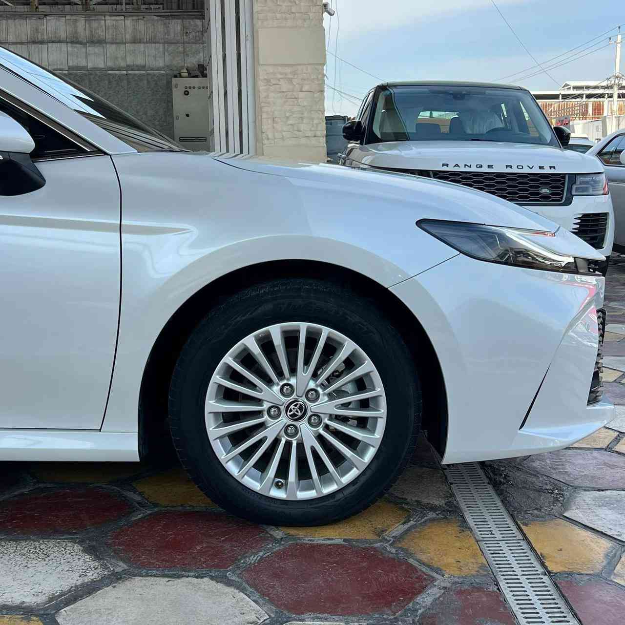 تويوتا كامري  2025  LE بانزين فقط
ام الضمان SAS
السياره مكفوله كفاله عامه ماشيه 3000 بعدهة داخل الضمان رقم وهزه جديده سنويه باسمي تحويل ثاني يوم 

مواصفات :
فتحه سقف 
رادار 
اوتو هولد 
سايد بريك كهربائي 
تحكمات ستيرن 
تبريد قطعتين 
تحكمات التبريد بيانو 
شاحن لاسلكي 

مواصفات LE المعروفه 

ممتواجد على الفيس 
للتواصل :  ***********
