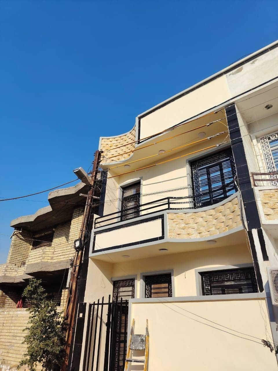 #بيت. للبيع 
📐 المساحة: ٥٠ متر
🏠 البناء: طابقين مع بيتونة كبيرة
يتكون من:
مدخلين
استقبال
مطبخ
حمام
غرفتي نوم
📄 الطابو: زراعي سند ٢٥
📑 تنازل شركة + إقرار محكمة
💰 السعر: ٧٨مليون. 
📍 العنوان: بغداد – الدورة – البوعيثة – مجمع السلطان الرابع
📌 قريب من المدارس
📞 للاستفسار:***********
