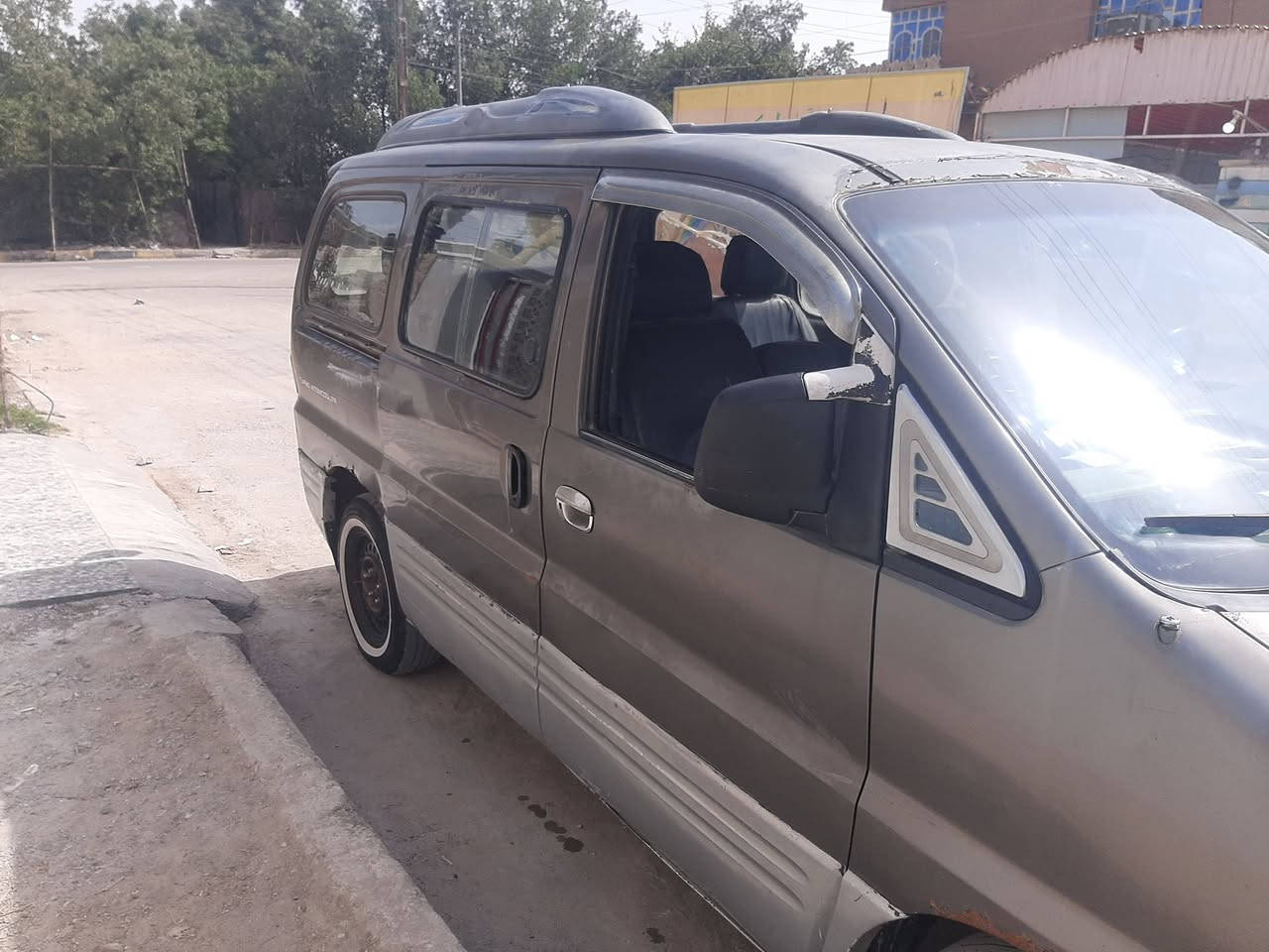 من رخصه مدير الكروب المحترم 
السلام عليكم 
ستاركس بترة خصوصي موديل ٢٠٠٠ رقم ديالى محرك سوبر ولا قطره بخار كير عادي اكسل تخم تاير باتري سنويه صاقطه سنه بيهه جفيه خفيفه عله جهت سايق تبريد عاطل مكاني بغداد وديالى شهريان سياره تحتاج ترتيبات  سعر ٥١ وبيهه مجال الهاتف للستفسار *********** متواجد وتساب 
*********** .
