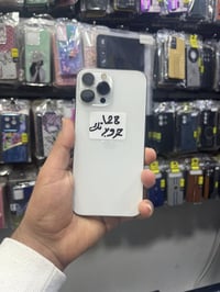 للبيع فقط 13 برو ماكس  جهاز نظيف وشرط ما مفتوح وحاسبة نورمال بدون غراض...