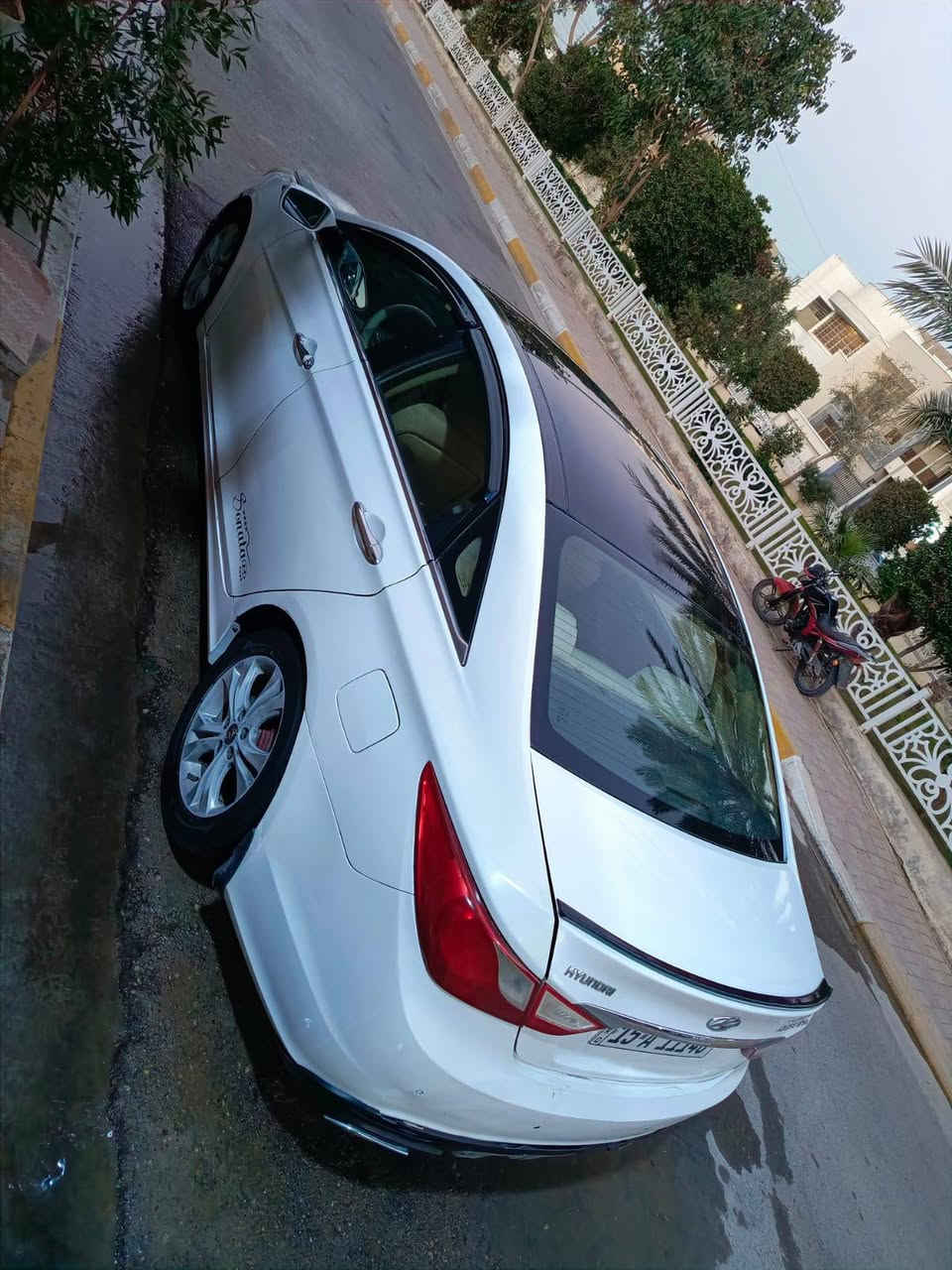 السلام عليكم ورحمه الله وبركاته سوناتا للبيع موديل 11 محرك 2400بيهه ثلاثه قطع  سونار موجود مكينه كير حداديه تمام  هزه جديده السعر 100$ بيه مجال شي بسيط الرمادي التأميم*********** متواجد واتساب
