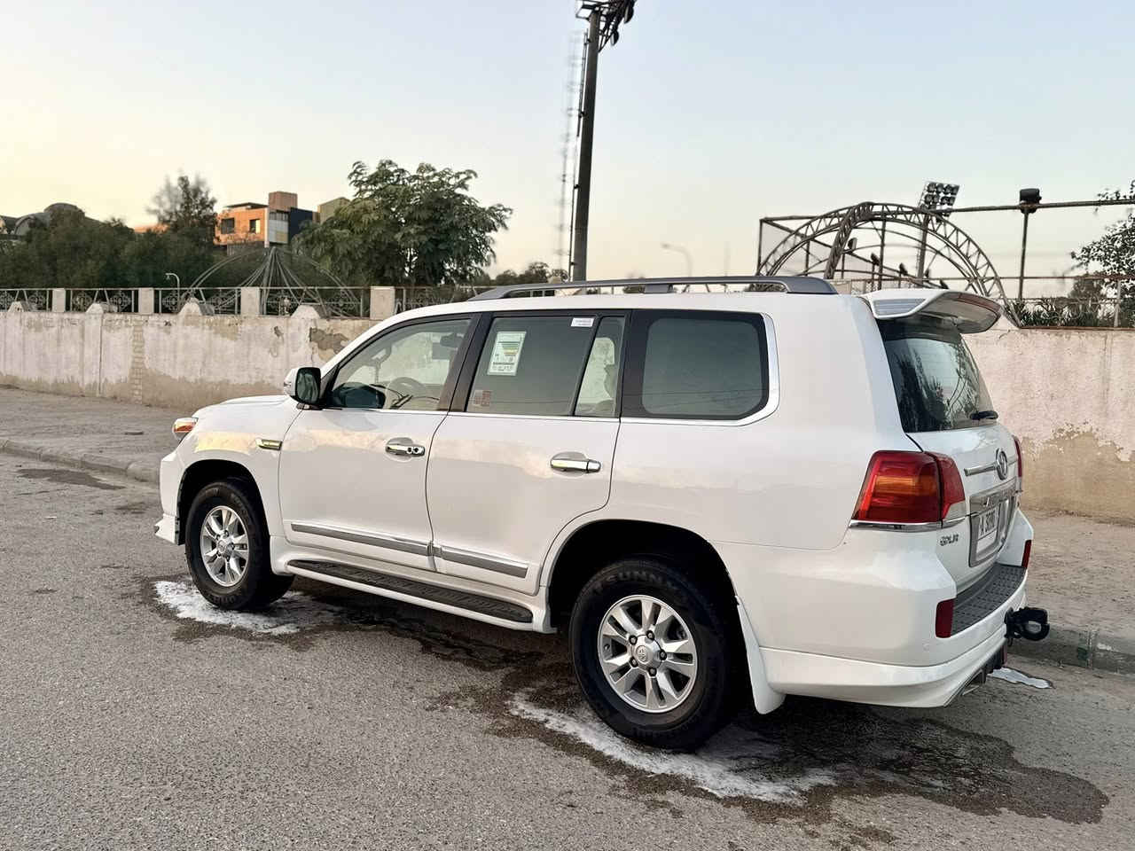 السلام عليكم للبيع لاند كروز مديل 2009حره بسمي مداور ثاني يوم جاهزه السياره مكينه كير حداديه تبريد تخم تاير كله شرط سياره جديده بمعنى الكلمه مال جني سنويه جديده لل30وهزه جديده بيه فقط رشات صبغ بدون اي ضربه السعر لاستفسار ***********المكان سماوه المركز ❤️
