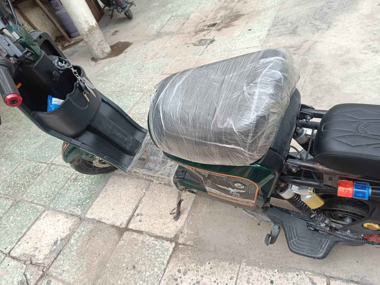 السلام عليكم دراجه شحن للبيع شركه بغداد مكان دراجه بغداد حي العامل ست بطاريات صغار جدد الفحص والسعر 310 قفل بالشراي تصل رقم ***********
