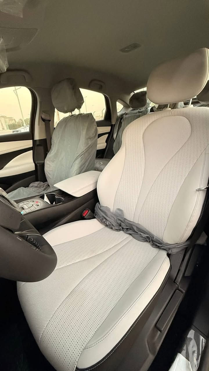 من معرض الاخوين 🔥🔥🔥🔥🔥🔥
🚘✨ التحفة الجديدة BYD Sael 05 2025  .. 
سيارة هجينة تجمع بين التكنولوجيا المتطورة والاقتصاد العالي بالفئة الفاخرة!

كامل ملحقات

🔹 أهم المواصفات:
محرك هايبرد DM-i (بنزين + كهرباء) باستهلاك اقتصادي وأداء قوي ⚡⛽
يصل مدى السير الكلي 2.100 km ⚡⛽
شاشة وسطية مع نظام ذكي للتحكم 👨‍💻
مقاعد جلد فاخرة 🛋️
إضاءة LED أمامية وخلفية بتصميم عصري 💡
أنظمة أمان متطورة
مدى ممتاز على البطارية مع شحن سريع 🔋
تجهيزات مميزة للراحة 🎶
BYD SEAL 05 2025 .. الفخامة والذكاء اجتمعوا بسيارة وحدة!
كامل ملحقات 

👈السعر  (شامل الدلاليه )🌟

📍موقعنا: 
⬅بغداد - الوزيرية مقابل المجمع العلمي 
لاستفسارتكم يرجى الاتصال على الأرقام :

📲***********
📲***********
📲***********
