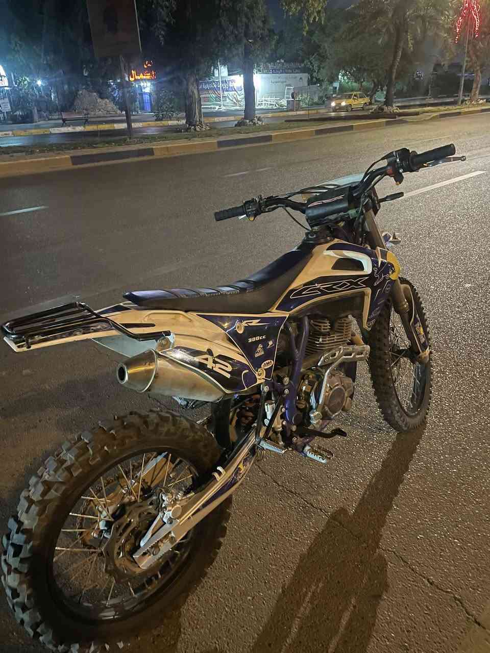 سلام عليكم قفاز crx300cc موديل 25 ماشي ٣٠٠٠ ودراجه نضيفه وحلوه وشلعه ومعدل صاروخ صارلها 4 اشهر عندي اخذتها زيرو مليون و750 الف رايد مليون 1300 وبيه مجال رقمي ***********
