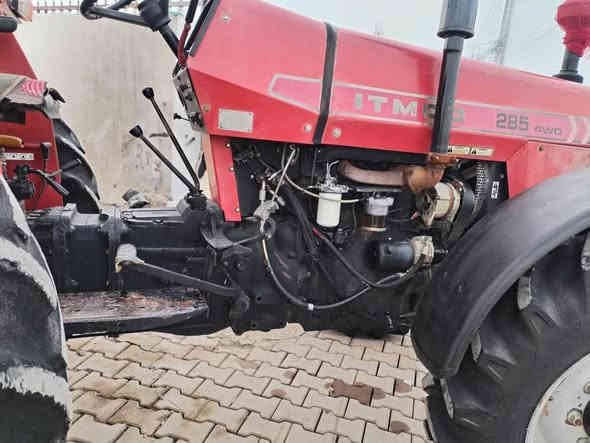 السلام عليكم للبيع تركتر ايراني دبل اكسل شرط محرك مامفتوح ولا صرف ولا بخار شرط اكسل وكير كلو شركه مامفتوح تايرات شركه الربعه التركتر كلو بل شرط موديل ٢٠١٣ شرط تحويل وكاله السعر ١٢٥ وبي مجال الستفسار  الرقم مامتواجد عل فيس  ***********
