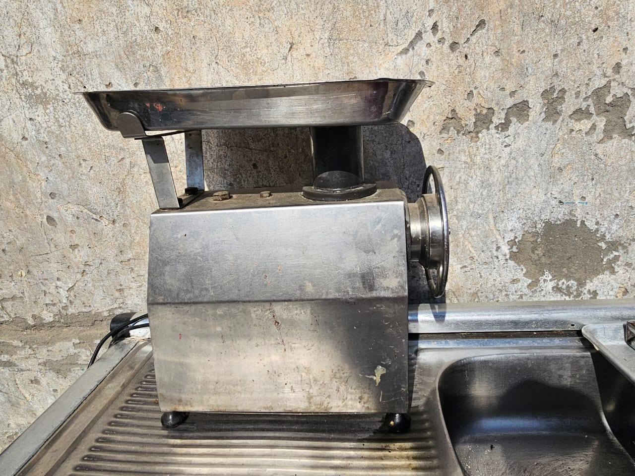 غراض مطعم كامله للبيع كلمن وسعره وشراي بي خير ويدلل اتصال او مراسله الصفحه ***********
