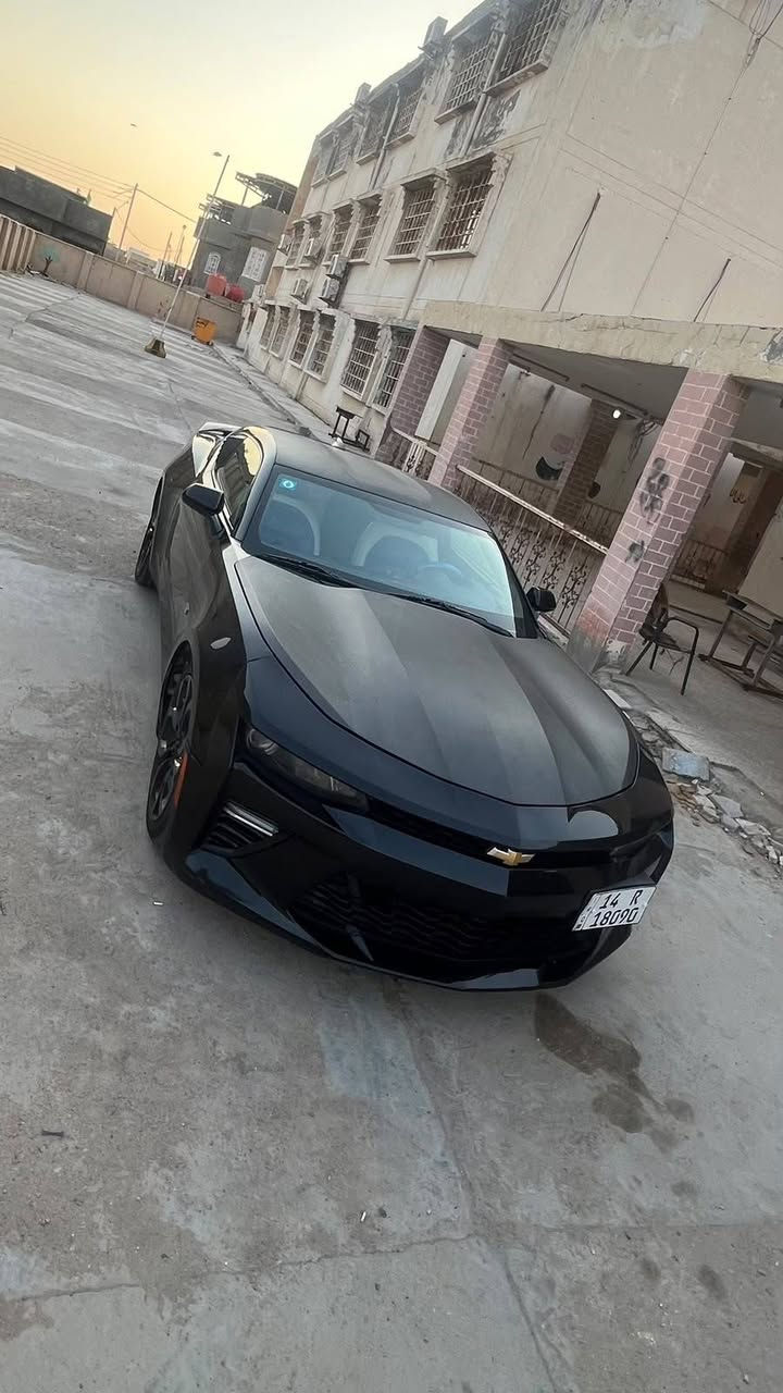 السلام عليكم  كمارو للبيع 2018 سياره جديده و نضيفه كلش و رقم السياره بصره رقم انكليزي تحويل ثاني يوم مواصفات السياره كشتات كهربائيه تبريد ثلج السياره نقصها حداديه من كدام شوي تعبانه مكان السياره البصره قضاء ابي الخصيب و السعر 120 وبيها مجال رقم الهاتف واتساب و اتصال(***********)
