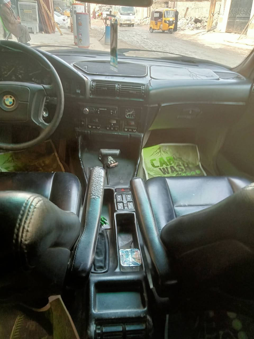 السلام عليكم اخويه بي ام 502 للبيع مكينه امسكر فانوص كشنات جلد كهربائي تبريد ثلج خير  من الله اسلايت شغال السعر 58 العنوان بغداد لامين الثانيه ***********
