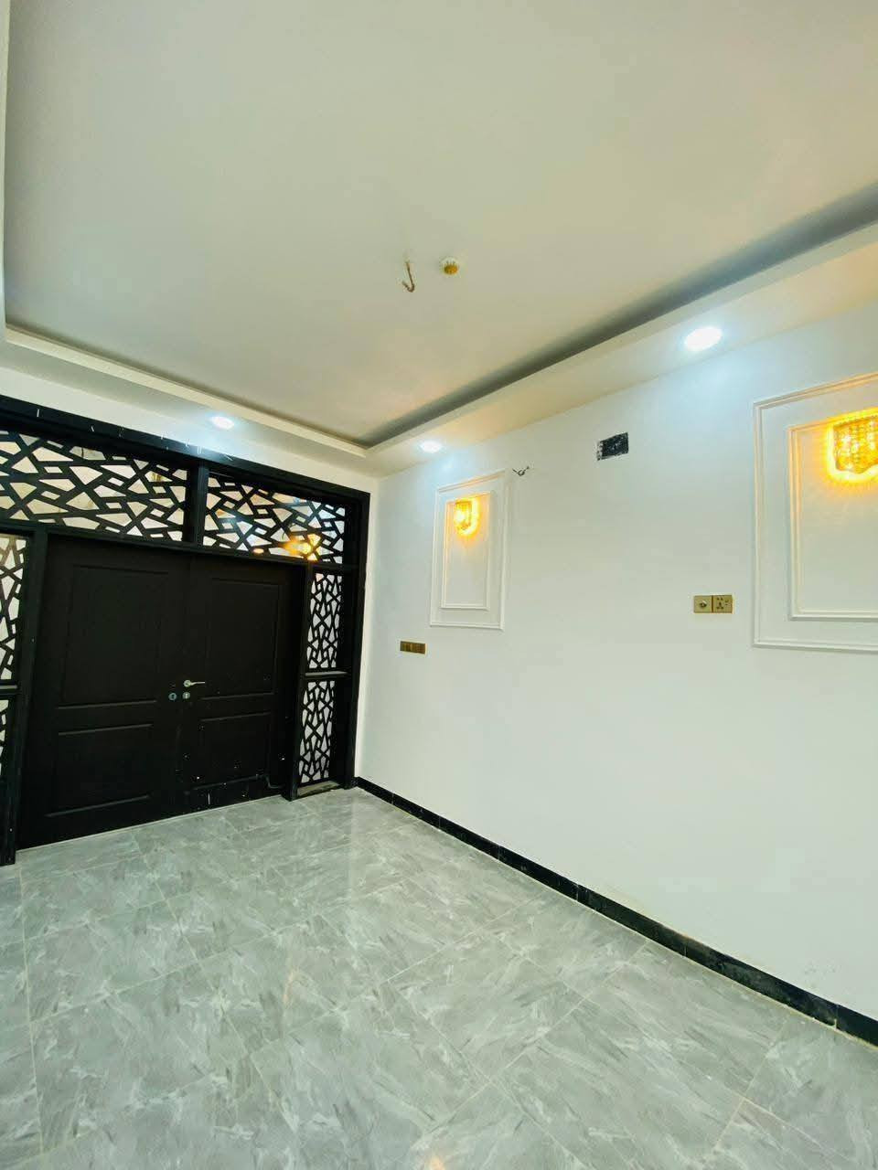 سلام بسعر 36 مليون وبيه مجال 🙋‍♂️100متر شغل جناي
#يعلن_مكتب_لاخوين_مقابل_قرية_لغدير_عمود291_مباشر

#بيت_100متر_مربعه  
#_قريبه_عله_شارع_لعام_ 

#بيت_طابو_زراعي_سند25

#سعر_36مليون_وبيه_مجال  

بناء حديث
غير مسكون
بناء ممتاز جدا 

 عنوان لبيت النجف 
#مقابل_ملحق_قرية_الغدير_مباشر 
يحتوي لبيت على+ غرفه1 +صاله +ستغبال +مطبخ +صحيات بلداخل +وصحيات بلخارج 

***********وتساب
