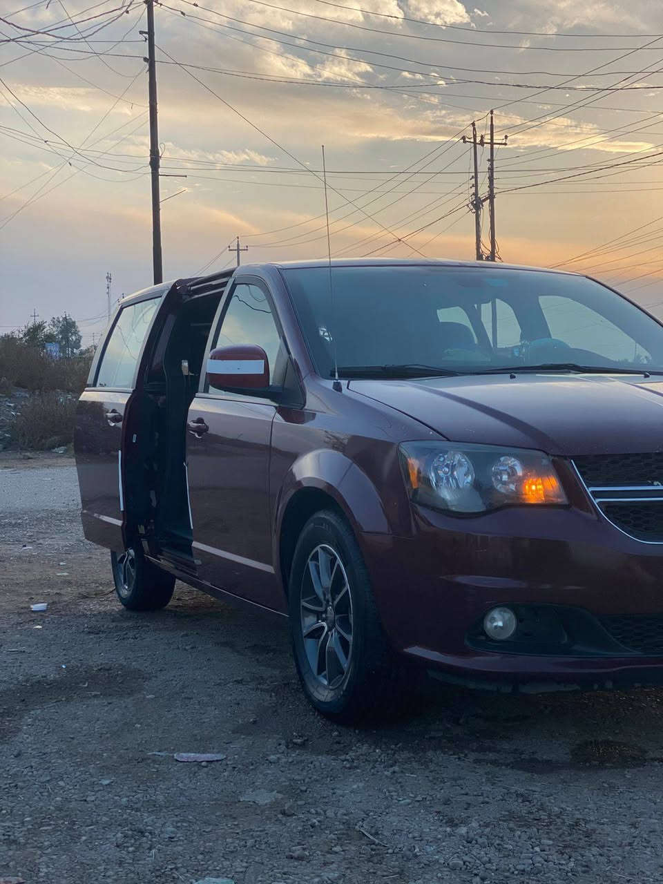 السلام عليكم سياره دوج كرفان 2019 سياره كهربائية كامله الرقم بغداد انكليزي ***********
