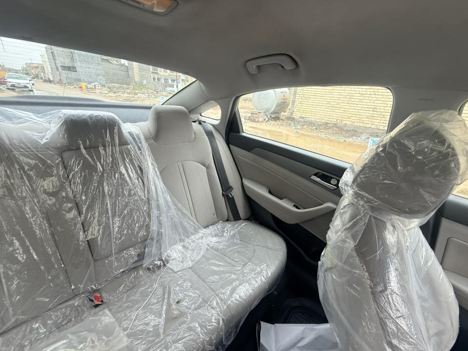 سوناتا 2018  رقم بغداد الجديد وارد امريكي فول مواصفات عدا فتحه
بصمه تشغيل وابواب 
كشنات كهرباء تدفئة تبريد ثلج حادث خفيف ضربتها لايت ربع جاملغ وربع بنيد بدون دواخل بدون ايرباك 
.. كير محرك صدر كله بشرط تخم تاير جديد 
سياره حلوه ترايها كلش حلو 
السعر 135 $$ وبيها مجال
***********
