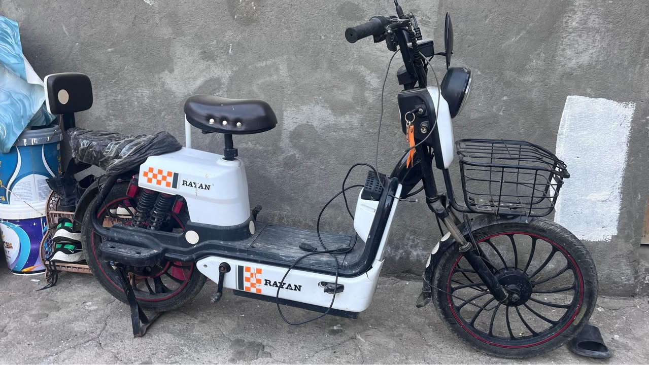 دراجه شحن نوعية ريان عيبهه السكليتر يشكل سعره 125 وبيهه مجال *********** البصرة, العراق
