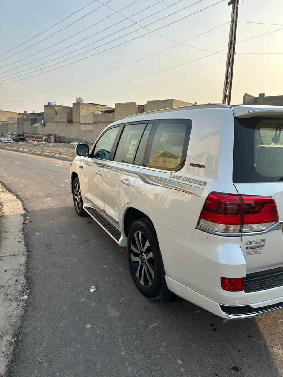 سلام عليكم لاند كروز 2019 بريم اصلي ماشيا 51 مكفولة معدة بارد بصيط موضح بل سونر لسعر 580 رقم الموبايل ***********
