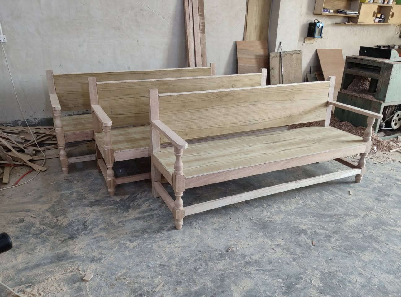 بسم الله الرحمن الرحيم
نجارة ابو نور العبيدي للاثاث الحديث حطاطة 
الرمادي كورنيش الحوز قرب مدرسة جنيد البغدادي 
هاتف *********** واتساب 
ومن الله التوفيق
