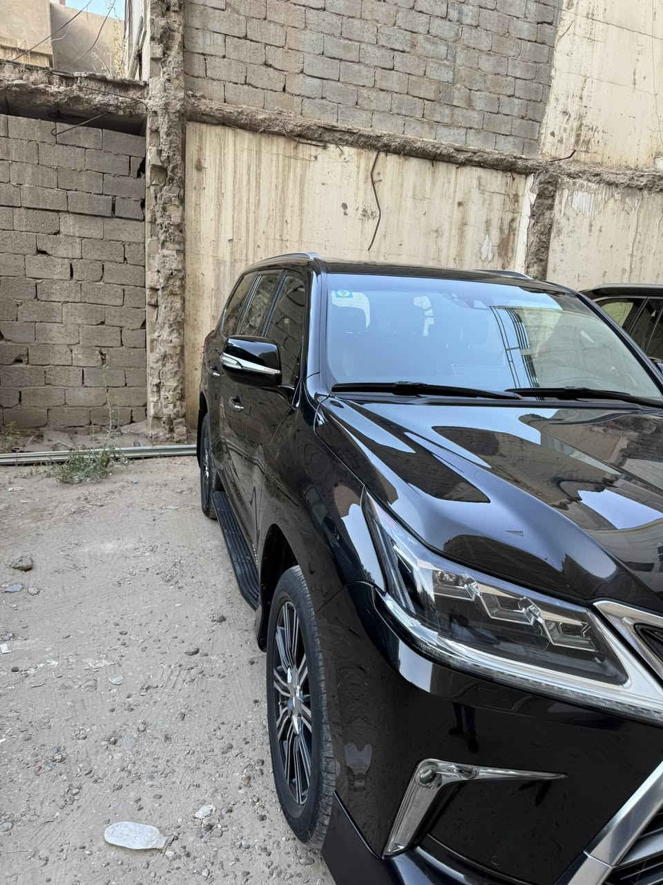 لكزز موديل 2018 بغداد ماشيه 55 الف لاتبديل ولا صبغ ماعدا شخوط بالداعميات موبايل ***********
