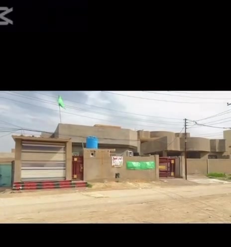 السلام عليكم 
 البيت مساحته ٣٠٠ اله كم متر 
يتكون من غرفتين خمسه في اربعه مطبخ اربعه في خمسه 
محل مع مناور عدد ٢ 
استقبال خمسه في اثمانيه متر صاله عشره متر صحيات خارجيه وداخليه كهرباء ماء شارع تبليط مع وجود مدرسه تبعد مسافه عن البيت ٢٠٠ متر 
كربلاء الحر منطقة عرب صالح
***********
