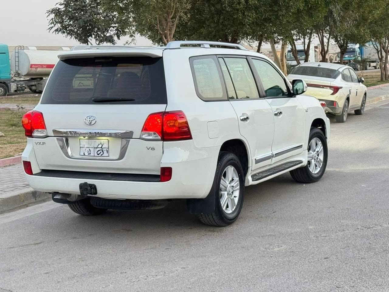 السلام وعليكم
لاندكروز 2012 Gx 
محرك 8 سلندر
بصمه 
شاشه اندرويد
فور ويل 
تبريد مركزي 
رقم اربيل تحويل بشرط 
السياره بيها صبغ مكانات ابيع حزام 
السياره موصفات اعتيادي 
السعر 258 ورقه 
***********
