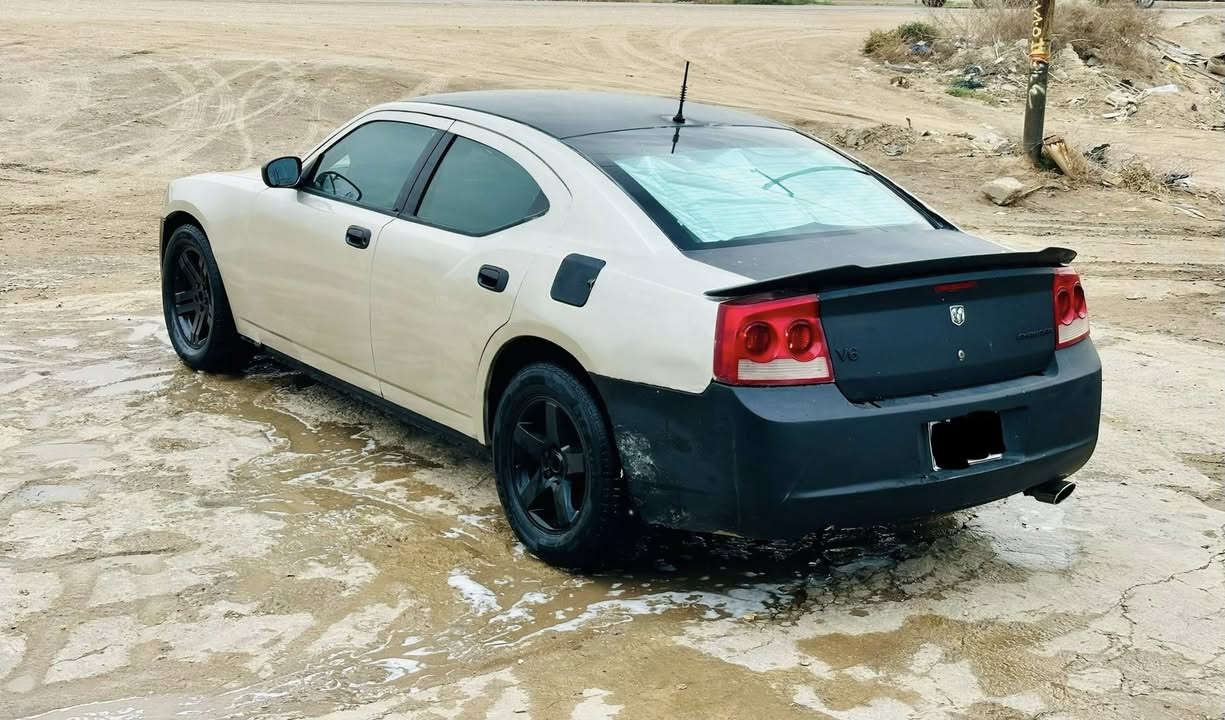 *********** مكلف بلنشر اخوتي جارجر 2010  متوم ارقام وسنويه 2030 نكليزي طبق الأصل مكينه وكير 3500 حداده تايرات تبريد شرط كهربائيات كله شغاله سعر 37 وبيه مجال
