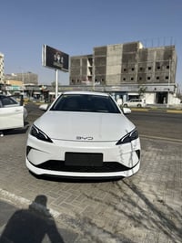 BYD سيل 5 للبيع  السيارة نص فول شاشة بصمة هاند بريك دكمة تحكمات ستيرن ...