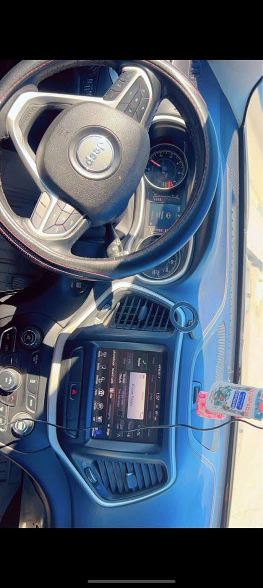 للبيع جيب شيروكي 2018 بسمي تحويل ثاني يوم
السياره كفاله حته الدعاميات ما عدا البنيد صار بي جزء صبغ مو كله بدون فتح السياره جاهزه  
السعر135 وبيهه مجال
الشراي يتصل 
مكاني نجف
***********
