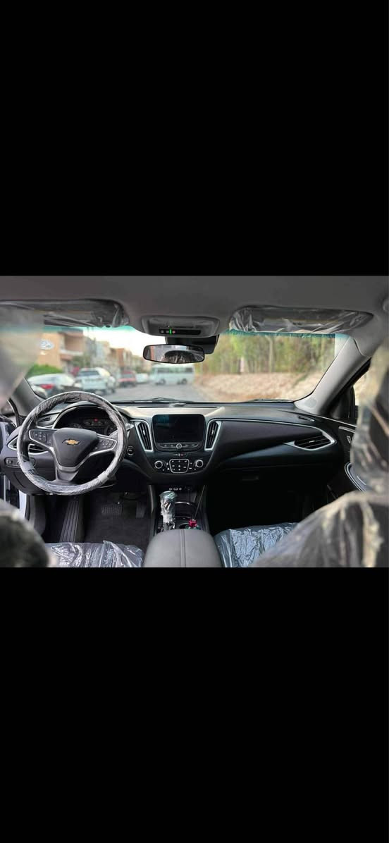 شوفرليت ماليبو
موديل 2023
مواصفات Lt
رقم أربيل الجديد
هزة جديده
سنويه ممنتهيه..... 
 مكينه ١٥٠٠ توربو.. قطعتين تبريد... كشن سائق كهربائي.. شاشه جبيره.... كامره دواره
كشنات مخملي.... كشنات تدفئه... اوتو ستوب... كروز سرعه... تحديد مسار... قياده اليه.... رادارات.... تحكم استيرن... داتا شوب
سياره بدون دواخل... ايرباكات استيرن
بجم كبس... صندوق كبس....
بيها ٤قطع صبغ مع السقف
ابيعها عام.......

سياره موجوده باربيل عينكاوة
شرط تحويل او وكاله

صور حادث مرفق ويا صور 

السعر 129 وبيها مجال

*********** أربيل, العراق
