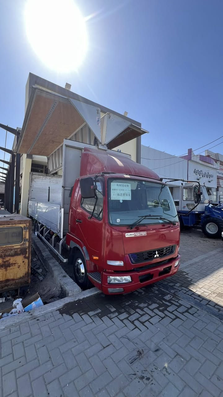 سلام عليكم
حافضه فوسه شكل جديد دخول جديد العراق 
طول 6 وربع فول موصفات شاصي محسن الأخير محرك 6 سندر سوبر حافضه عاليه كفاله عامه من كلشي مكاني البصره ساحه سعد ‭0771 954 1674‬
