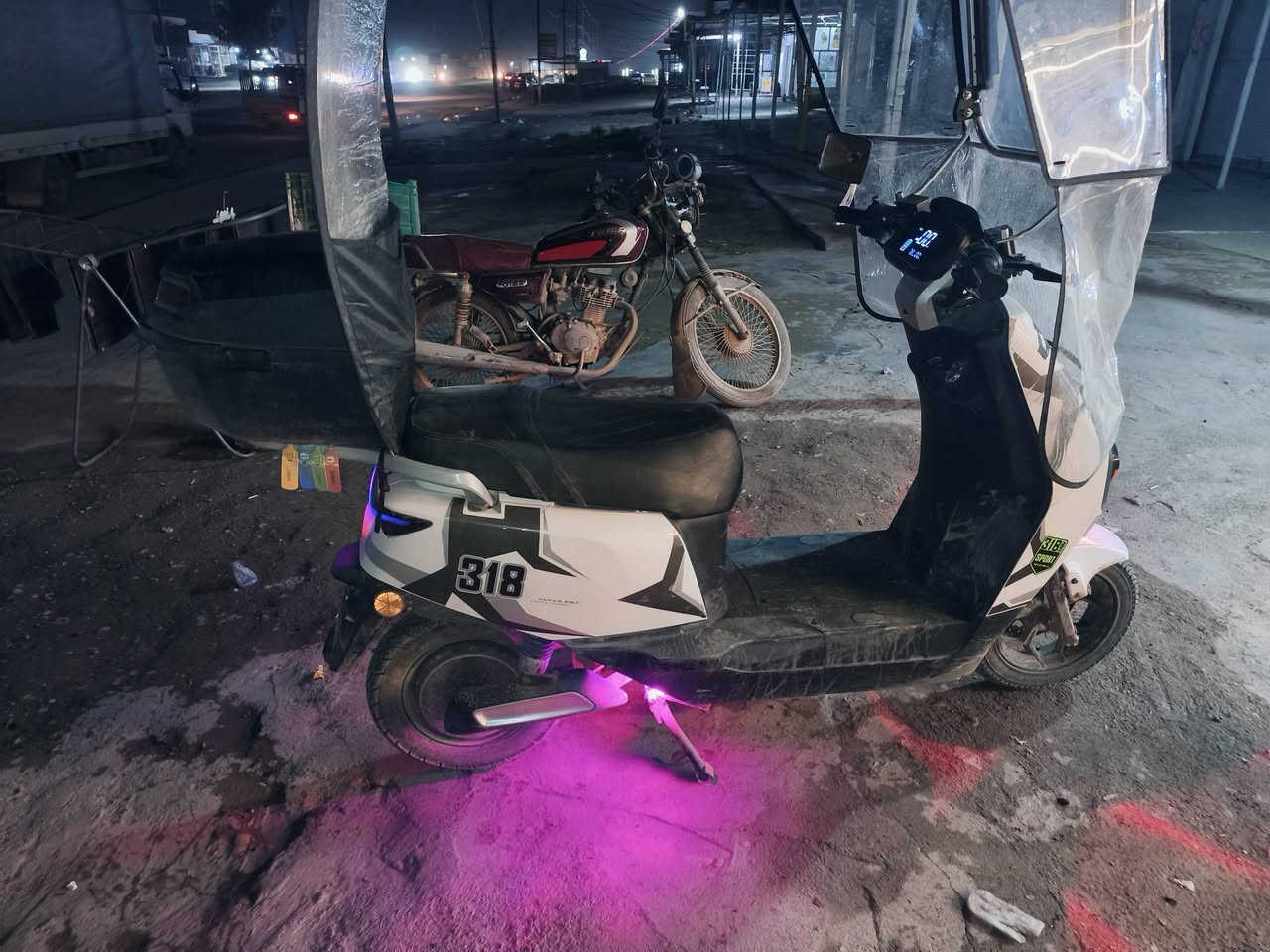 سلام عليكم
ماطور شحن ٣١٨ للبيع 
بس تاير كدام تعبان أو. فلنج مال بريك الوره تبديل الصور كدامكم 
السعر ٦٠٠ 
عنوان موصل كوكجلي
الرقم وتساب موجود راسلني ***********
