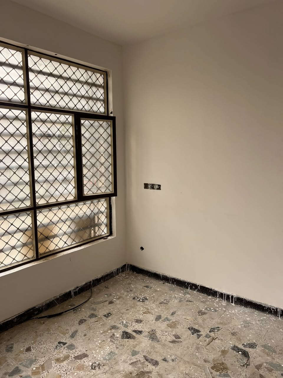 سلام عليكم صباغ متفرغ اطلع جميع المحافظات اسعار مناسبه جدن المهندسين تفضلو يوميه قطعيه اطلع رقم *********** رقمي واتساب ***********
