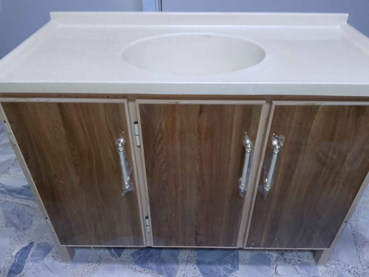 سنك متروعشرين مرمر جديد مقوى بجسور تحت الارضيه والرف توصيل موجود جميع مناطق البصره حجز وتساب *********** البصرة, العراق
