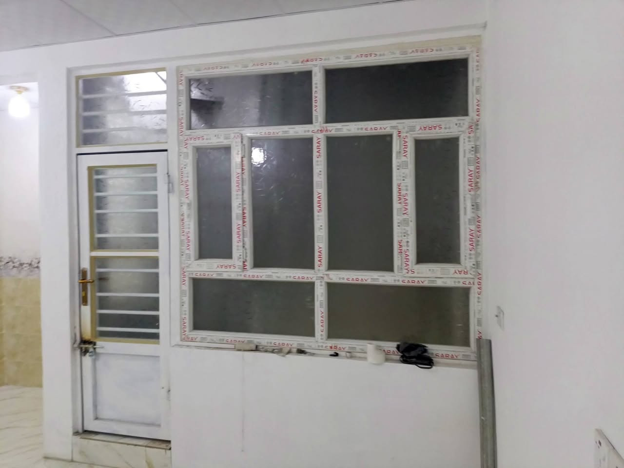 مشتمل طابق ثاني للايجار بناء حديث  ماكو احد ساكن بي قبل يحتوي على استقبال وصالة ومطبخ مشترك وعرفة نوم وممر وصيحات العنوان  بعقوبة التحرير بستان الخشالي قرب دائرة بلدية التحرير للاستفسار الاتصال ***********
