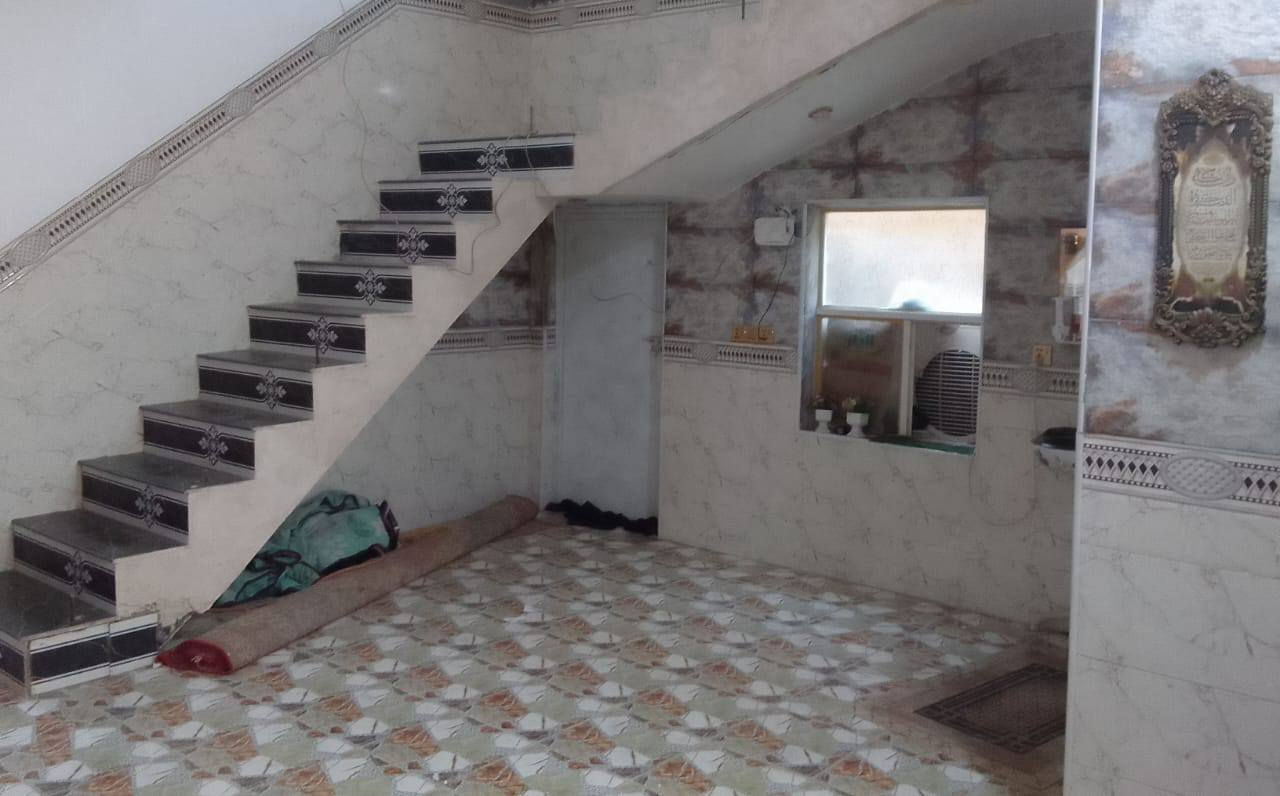 بسم الله الرحمن الرحيم بيت للبيع بناء حديث المساحه 200متر في حي الشهداء قريب على المدارس يتكون البيت من غرفتين نوم وصاله ومطبخ واستقبال للأستفسار الاتصال على الرقم ***********
