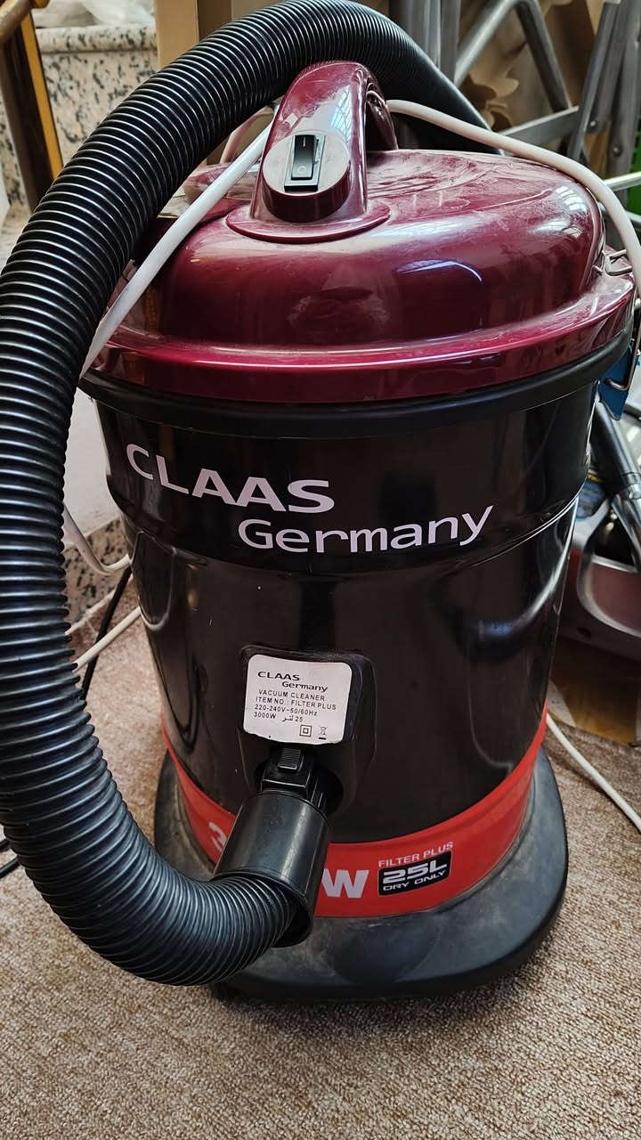 سلام عليكم أغراض مستعمله صوبه كيرونه مكنسه كهربائية عدد 2 دوشك مميز نضيف 180/200 ارتفاع 20 سم فرشة اسنان جديده مجففة فواكه رقم موبايل ***********
