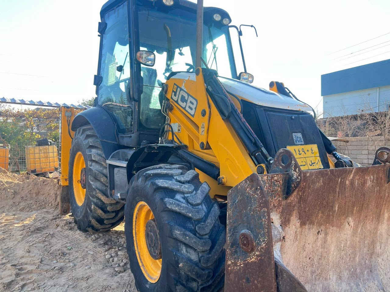 جسي بي البيع ٢٠١٣ فول مواصفات  مشتغله ١٤ الف ساعه   ***********
