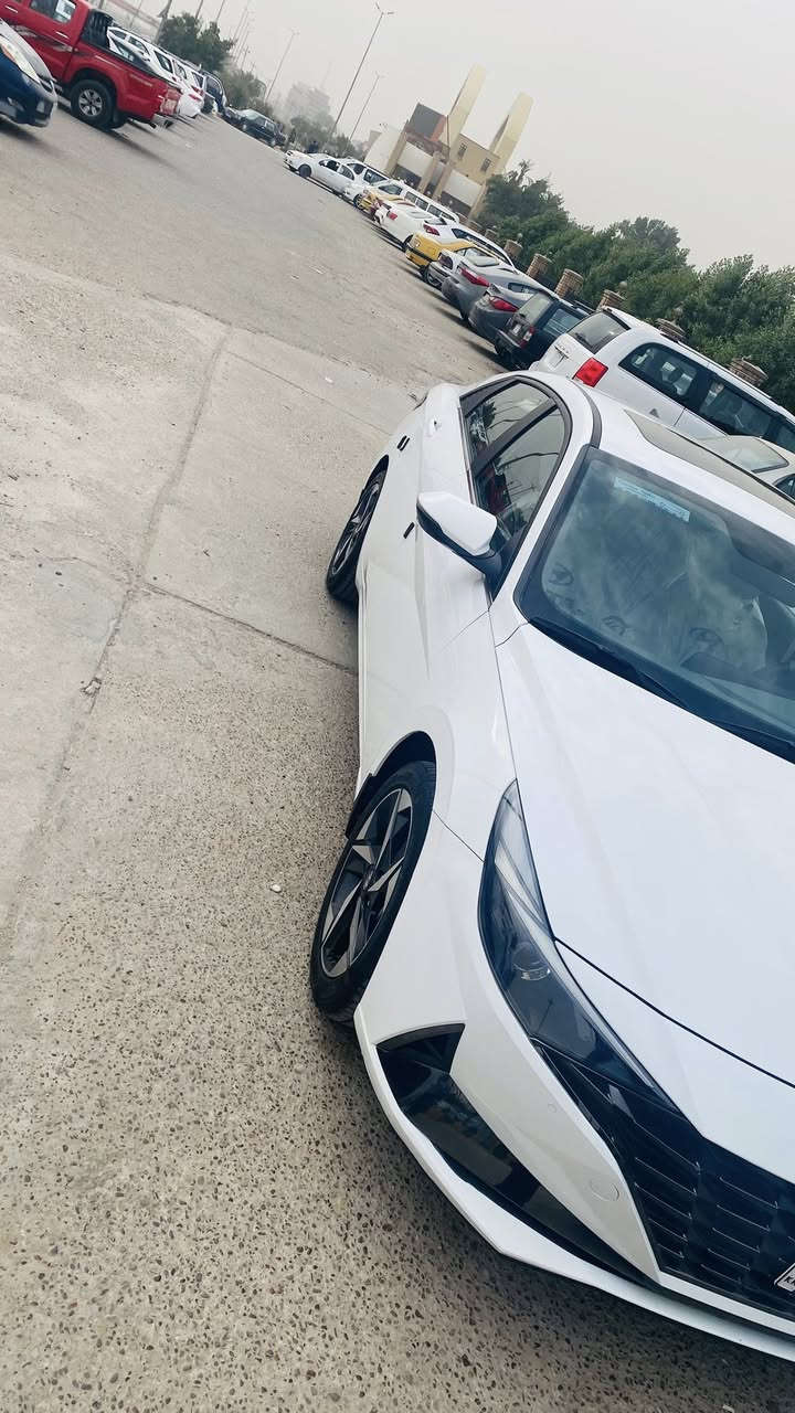 السلام عليكم
النترا مديل 2023 خليجي رقم أربيل 
فول مواصفات 1/1 بصمه وفتحه وتشغيل عن بعد اشاير بل مري شاحن لاسلكي ثلاثة انظمة قياده باقي المواصفات معروفه محرك 1600 السياره مكفوله السعر 180$
العنوان نجف لاستفسار اتصل على الرقم ***********
