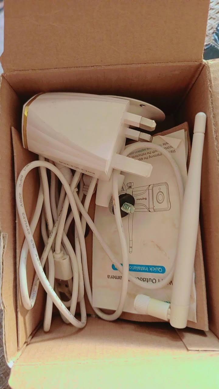 كاميرا WiFi 
كاميرا امزون بهذا الشكل طلعت الي تربط على الموبايل عن طريق النت كلش واضحة بدقة 5G  وتكدر تتحدث مع التشوفه شرط الشغل مفحوصة وجاهزة ملحقاتها كتلوك واريل وقاعدة تثبيت وشاحنة وواير طولة تقريبا من 3- 4 متر
السعر 20 الف وبيها مجال للاستفسار الاتصال على الرقم التالي *********** أو مراسلة الواتساب
