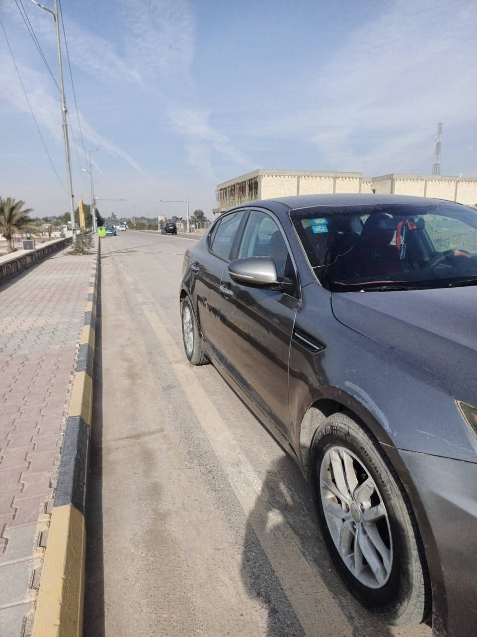 للبيع كيا اوبتيما موديل2013 وارد امريكي  مواصفات إشارات بل المري وتحكم استيرن ونظام ايكو ومثبت سرعه بلوتوث مانع انزلاق  وغيرها من المواصفات رقم بغداد الجديد باسمي تحويل مباشر بيه اربع قطع صبغ جهة السائق(دون ضرر بالدواخل)حداده امامي خلفي كامل جديد وتخم تاير مع الاسبير جديد وباتري جديد والمحرك نظيف مع بنكه وراديتر وفابريتىر جدد وبنكه احتياطيه جديدة وتدفئة وتبريد والاتصال على الرقم *********** سيارة مال جناي
