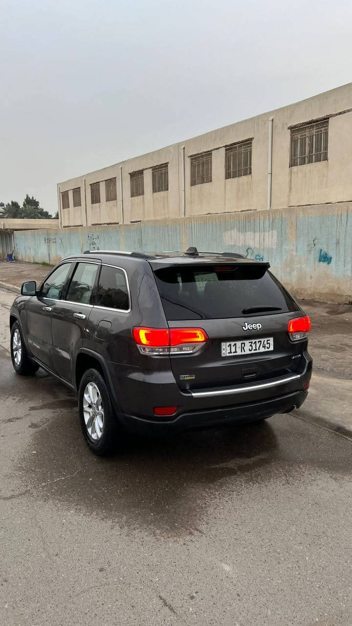 جيب شيروكي موديل 14 حادثهه بس باب بدون دواخل بدون اي شواصي ولا لغود ارباكات كلهه سليمه هزه جديده سنويه جديده السعر 160وبيهه مجال تحويل مباشر العنوان بغداد حي او الستميه مجاور مطعم الفلسطيني هاتف *********** مراوس يرهم حسب القناعه بغداد, العراق
