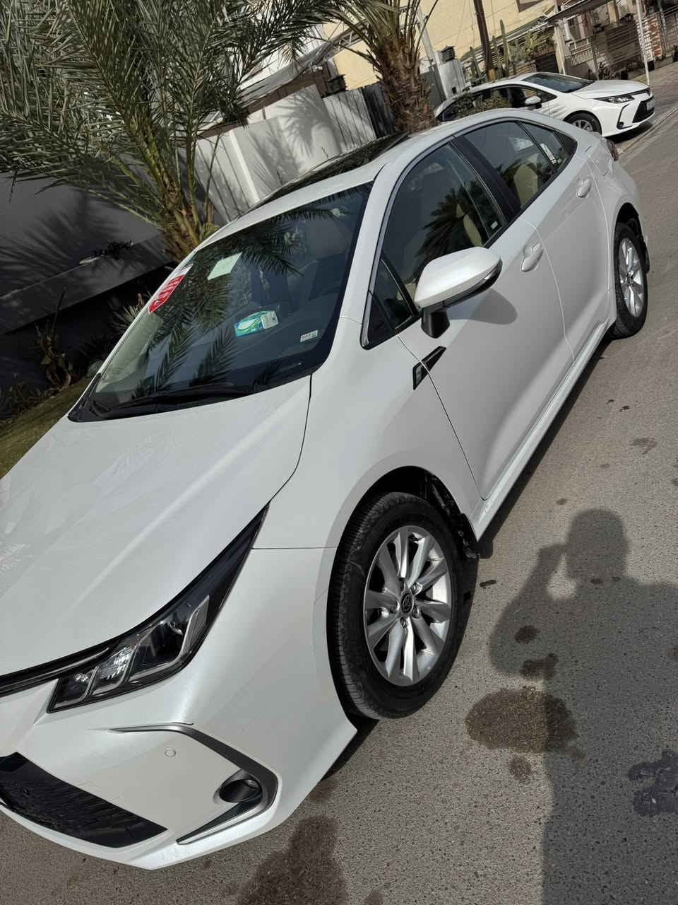 كورلا ٢٤ بانزين ساز  ضمان. سنتين او ٤٠ الف كيلو فول مواصفات شاحن وايرليس وجنح صندوق اصلي  وسلايد روف وداخل اوف وايت واشاير بالمري ورقم بغداد باسمي ماشيه  
٩ الاف  .. مكفوله ماعدا رصعات بالقمارة والصندوق حالوب  السعر ١٩٤ ورقة  بيها مجال حك الجيه .. مكان السيارة المنصور 
***********
