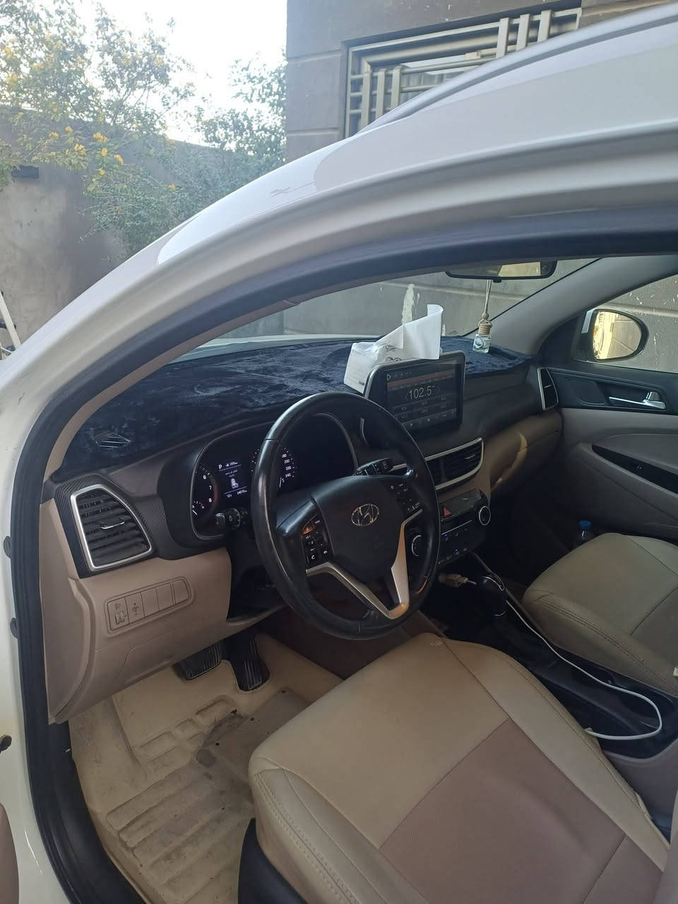 توسان للبيع موديل 2020 عداد المسافه 64 الف كفاله عامه رقم اربيل سنويه منتهيه سعر ٢١٠ دفترين وعشره 
***********
