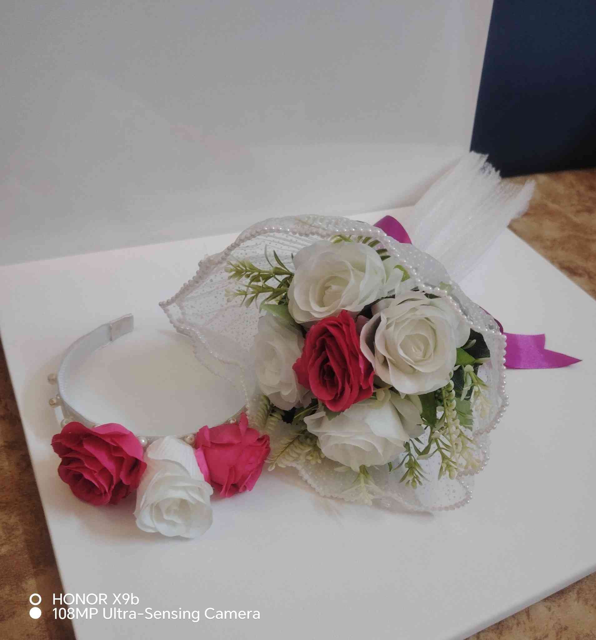 باقات ورد صناعي منوعه للبيع للاستفسار الاتصال على الرقم *********** مكاني الاعظمية قرب جامع النداء
