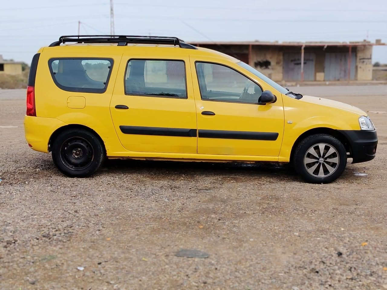 رينو لوكان7 راكب مديل2012
مبدل جاملغ وباب فقط 
للأستفسار اكثر تصال ع
***********
