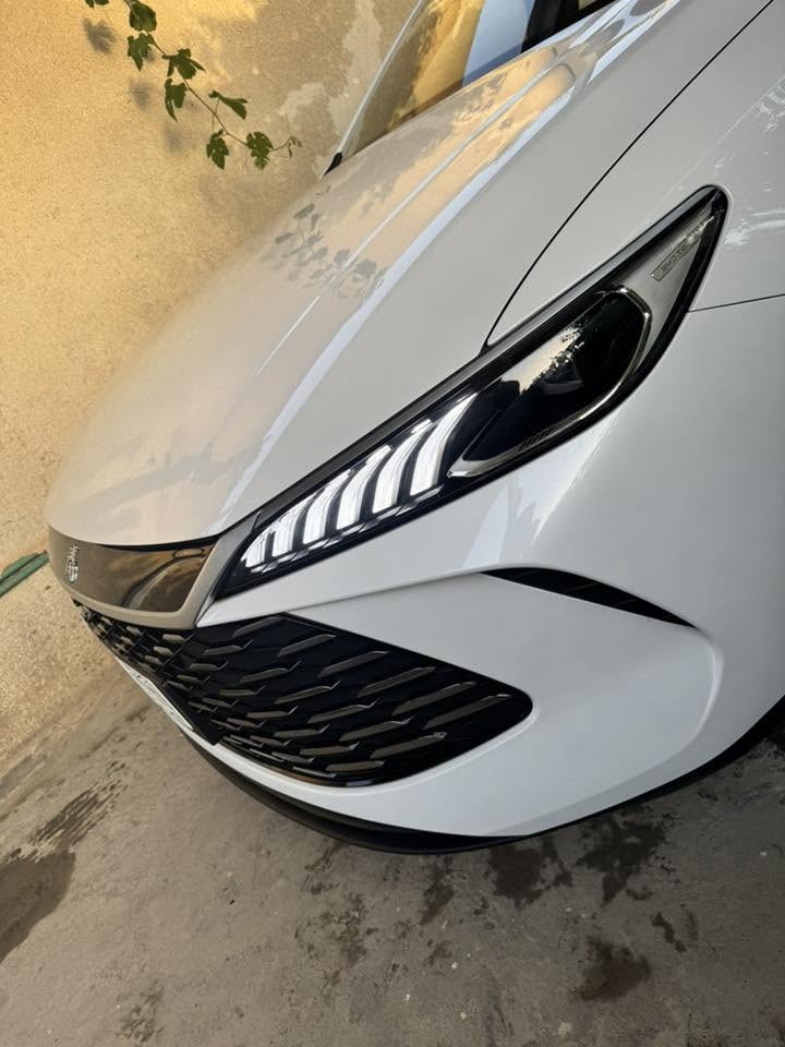 السلام عليكم
سياره للبيع BYD كن بلاس موديل ٢٠٢٥ زيرو ✅

بعدها بحاله الشركه حالياً مرقمه وكامله 

مثبت لوحات 

ماشيه ١٠٠٠ 

كفاله عامه من الصبغ والشخط والرصعه 

مواصفات معروفه 

شاشه 

كأمره كشنات جلد داخل اسود وزيتوني 

وبعد بيها هواي مواصفات 
الموقع بغداد 

الاتصال 

‏***********
