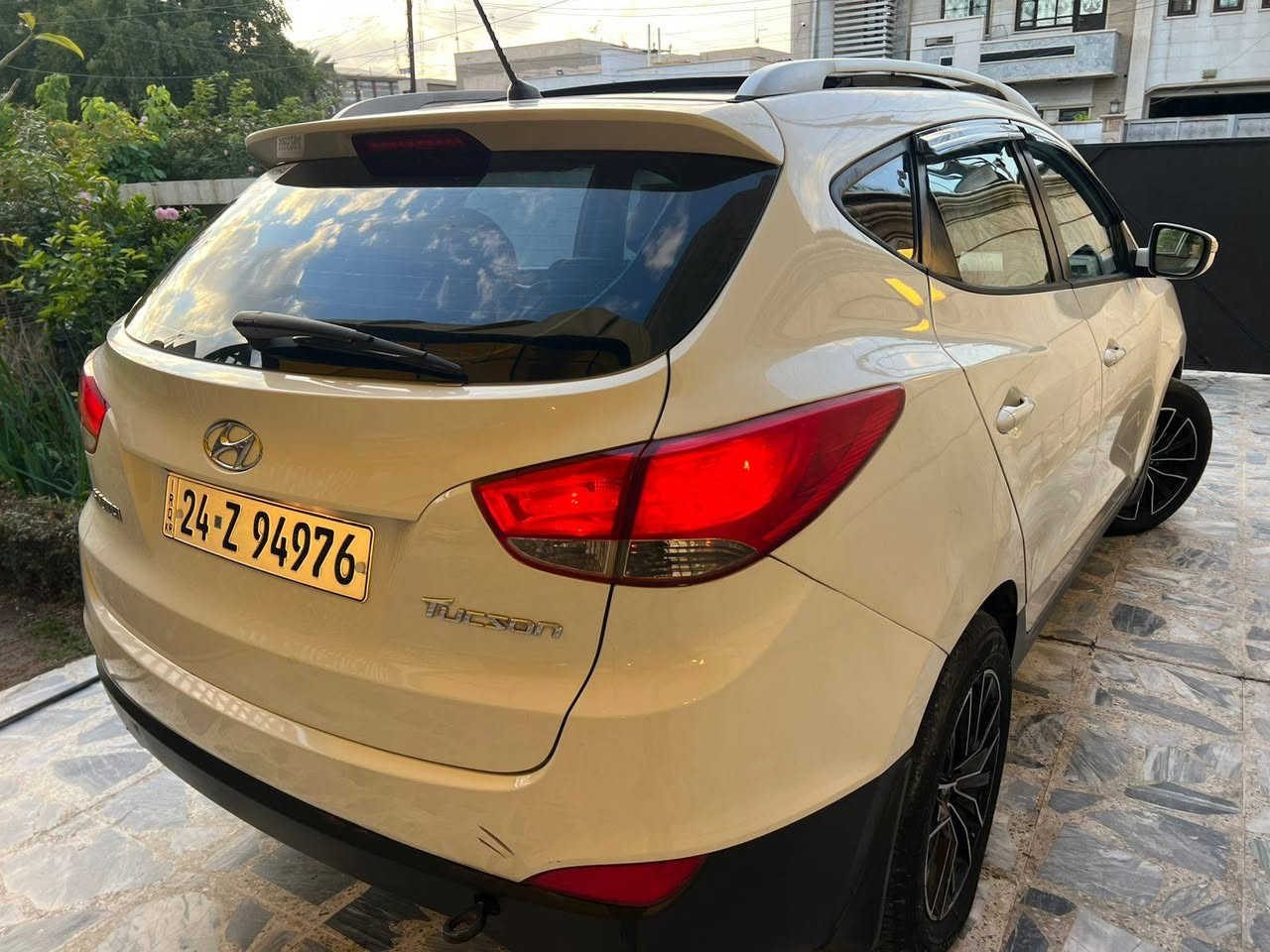 السلام عليكم 
للبيع توسان ٢٠١٢ خليجي رقم دهوك الجديد
فحص هزه كله جديد  سنويه جديد
السياره فول مواصفات 
بانوراما 
كشنات جلد قرميدي
ارضيه جلد
شاشه كامره
تبريد كله وظع شركه
وتحكمات ومكينه ٢٠٠٠ دوش المرغوب 
السياره بيه ٦قطع صبغ مكانات صبغ ابيعلك حزام
بدون دواخل
السعر ١١٢ وبيه مجال 
بغداد الكراده ساحه عقبه *********** بغداد, العراق
