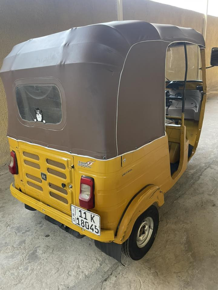 السلام عليكم تكتك للبيع موديل 2020 شهر 12 رقم وسنوية بسمي تحويل ثاني يوم مكينه جديده بيها
 معمره دوس تكتك كشر نضيف وكل نقص ما بيها عنوان بغداد الشعب نهايه حي اور السعر 6800
 (رقم الهاتف ‭ (0770 345 4084‬
